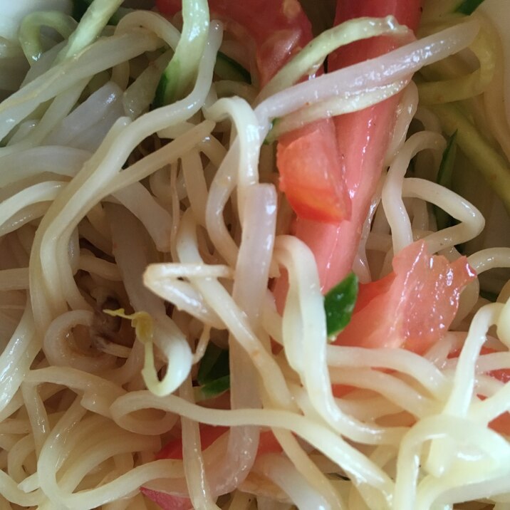 トマトともやしときゅうりのサラダ麺